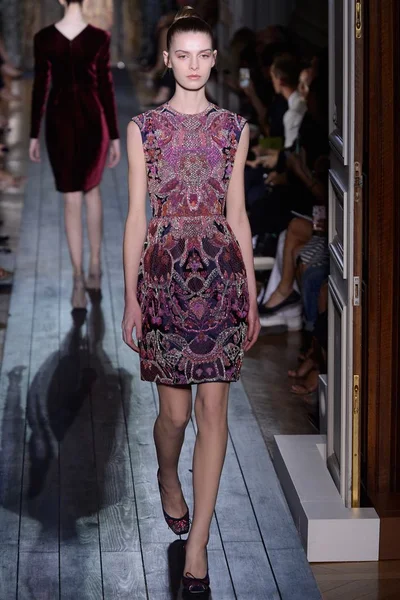 Look 30